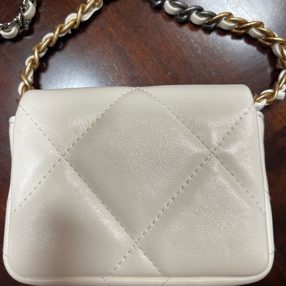 Chanel 2022 19 series Mini Bag - Picture 4 of 8